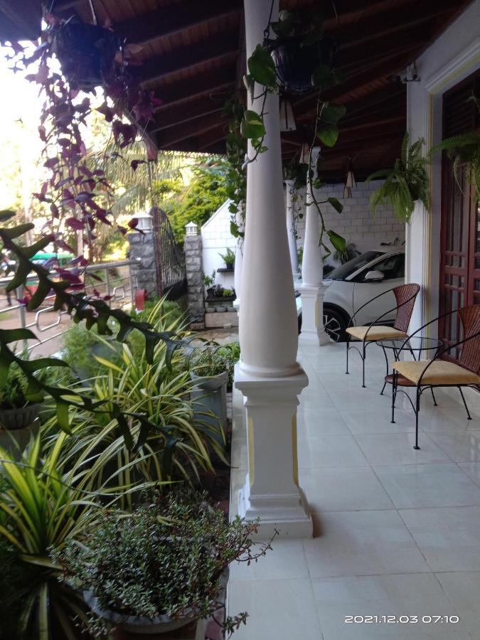 White House Ella Hotel Екстериор снимка