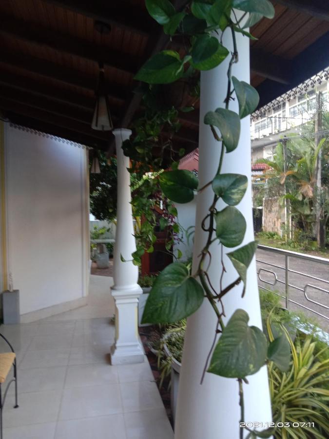 White House Ella Hotel Екстериор снимка