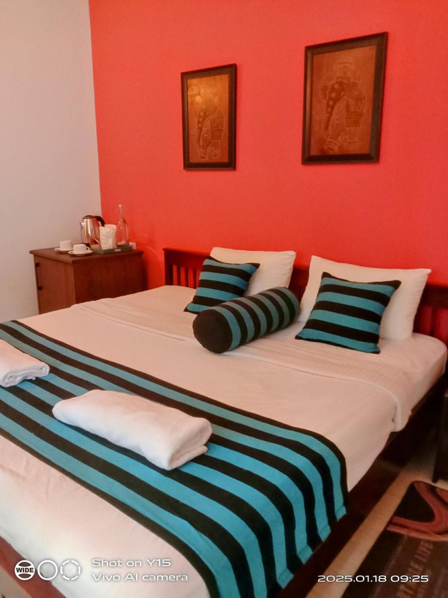 White House Ella Hotel Екстериор снимка
