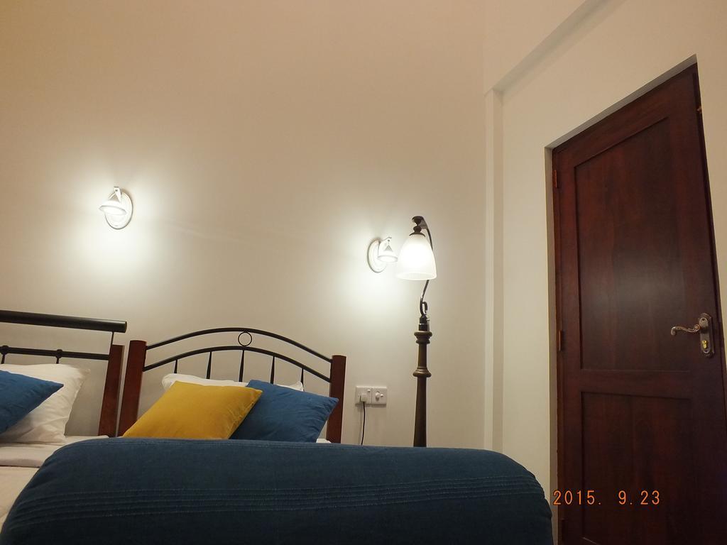 White House Ella Hotel Стая снимка