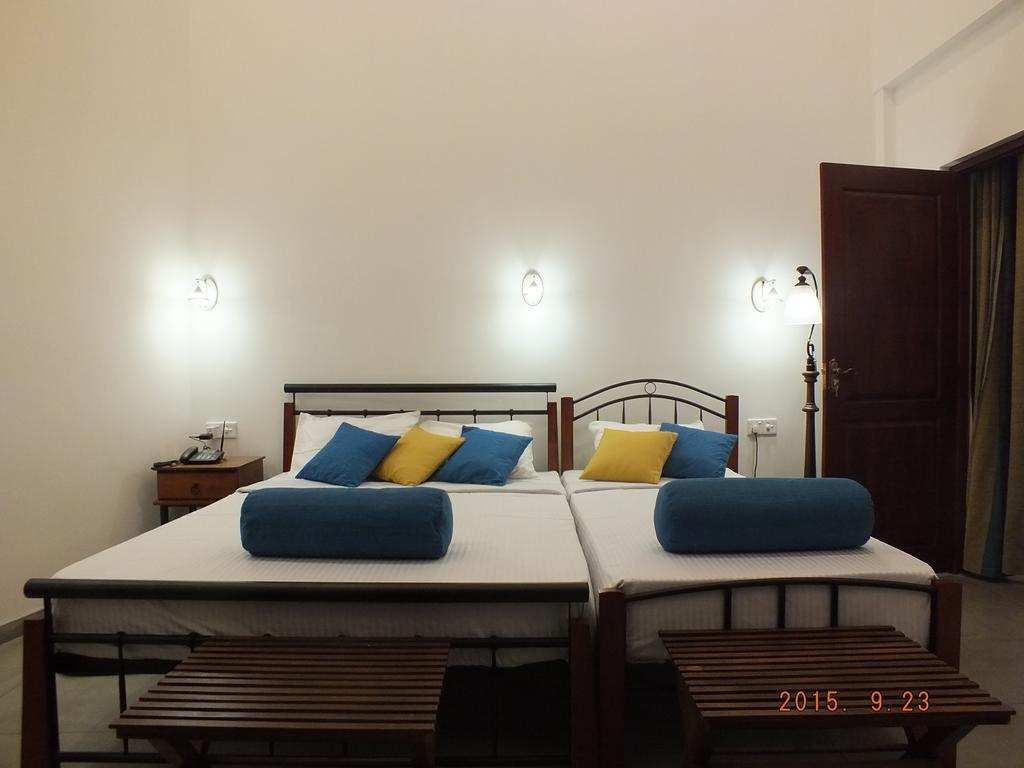 White House Ella Hotel Стая снимка