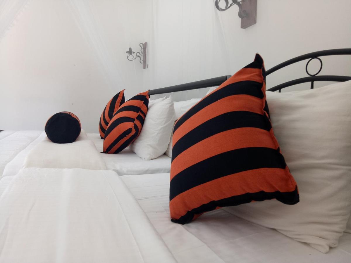 White House Ella Hotel Екстериор снимка